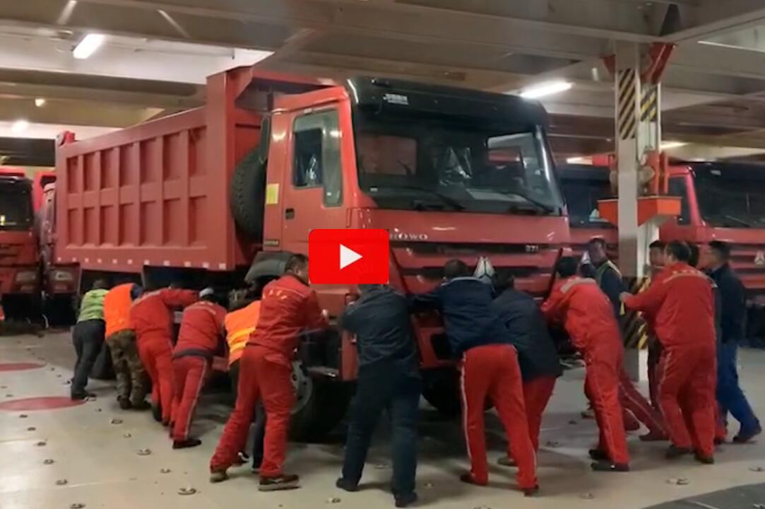 6x4 371hp SINOTRUK HOWO dump truck in ship