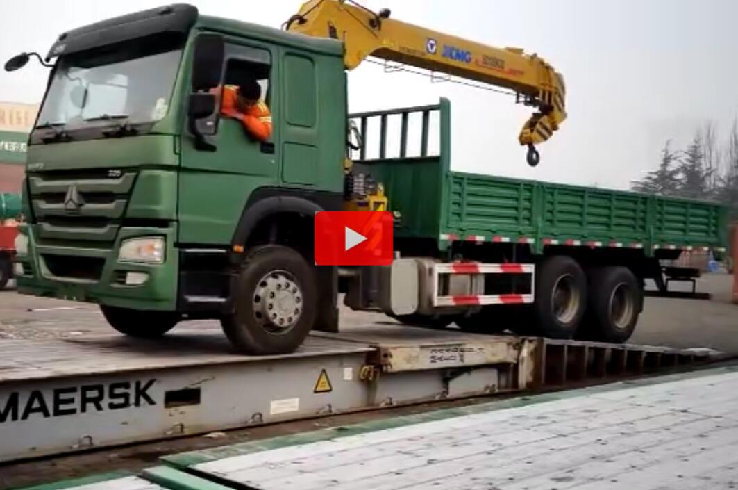 6x4 371hp SINOTRUK HOWO truck with 8tons XCMG crane